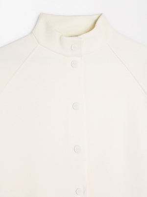 Poncho de punto con botones