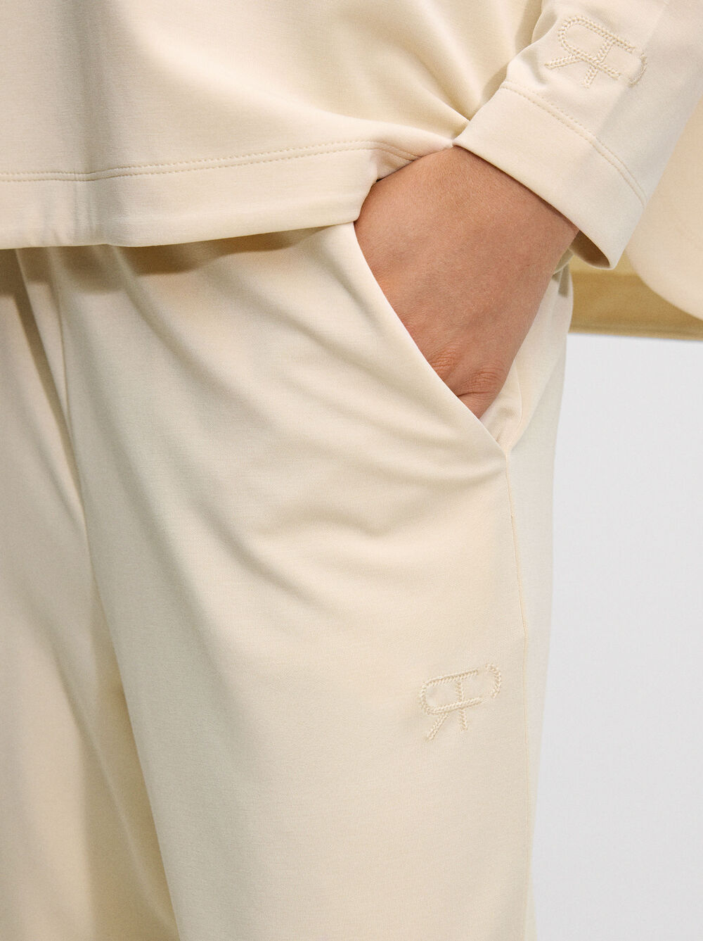 Pantalón Fluido Con Cintura Elástica
