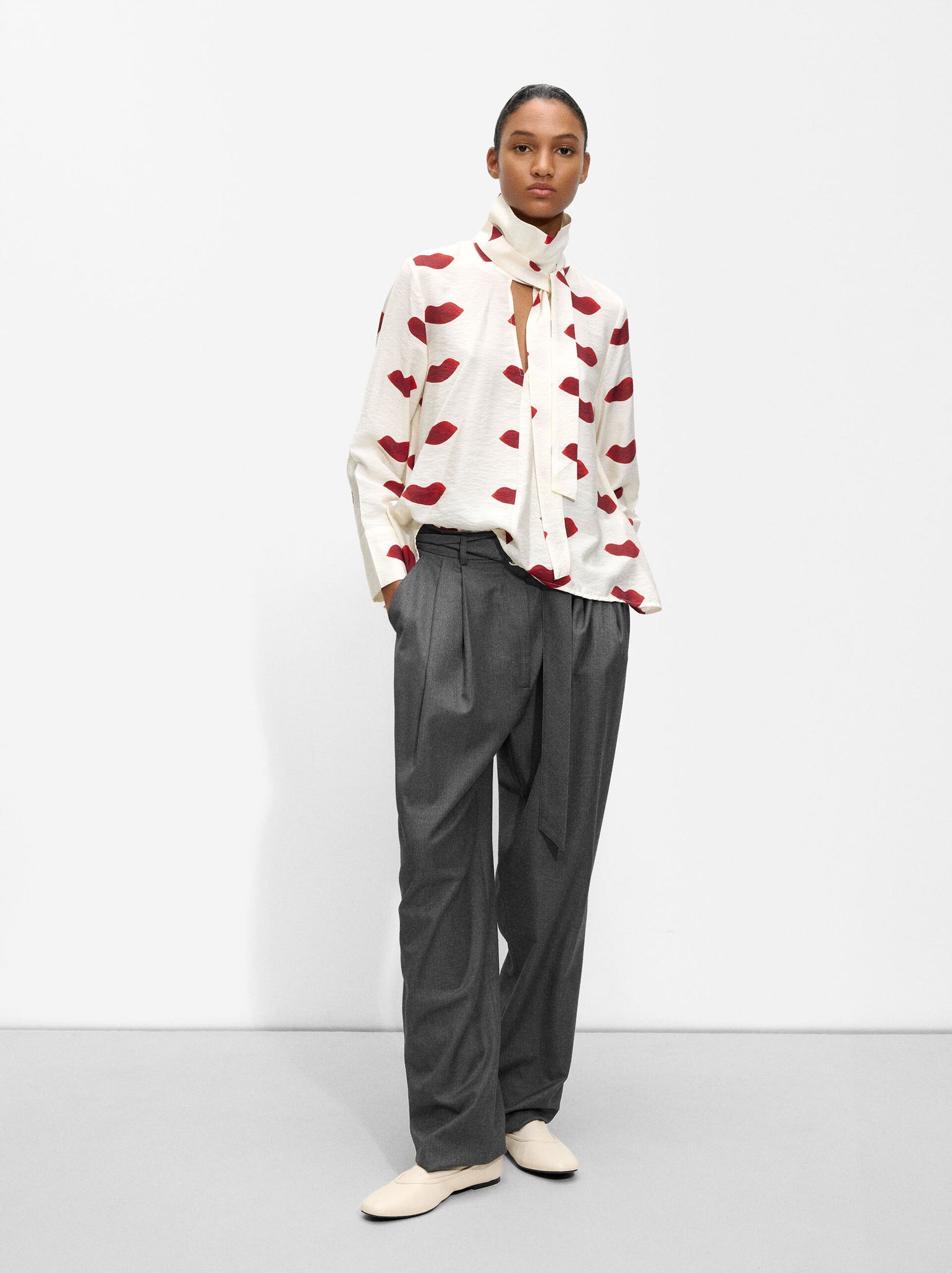 Camisa estampada de cuello alto
