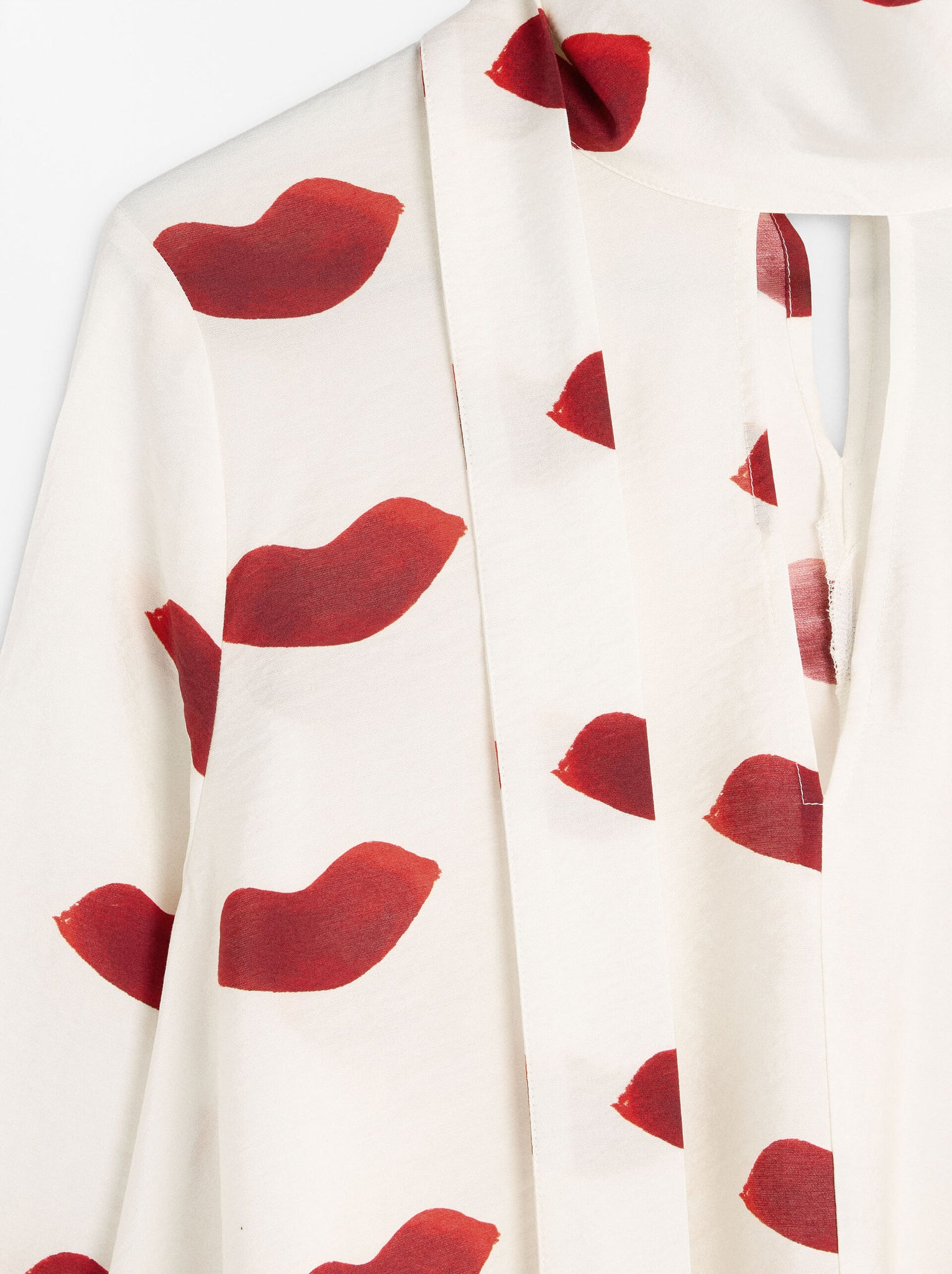 Camisa estampada de cuello alto