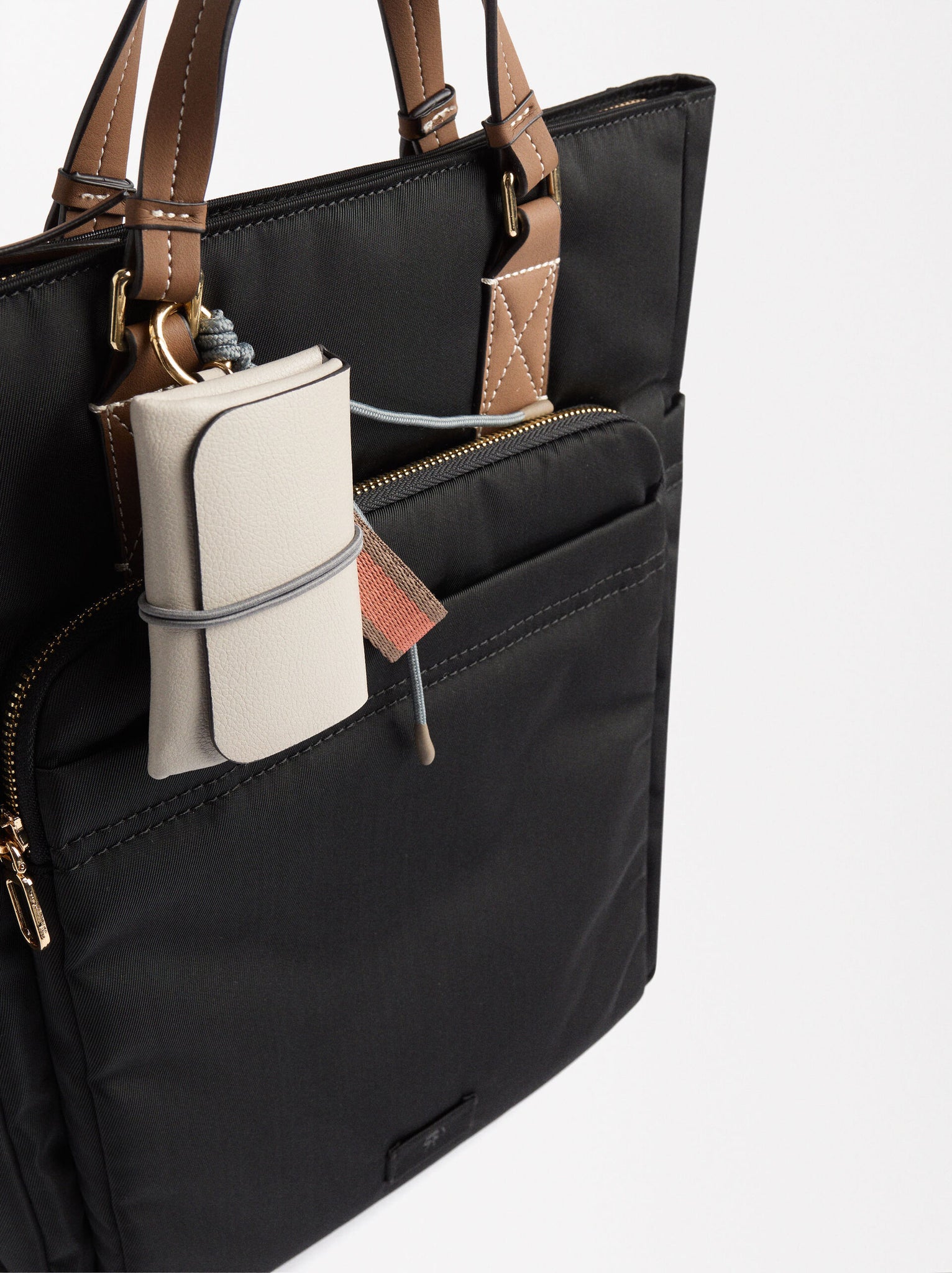 Mochila De Nylon Con Colgante