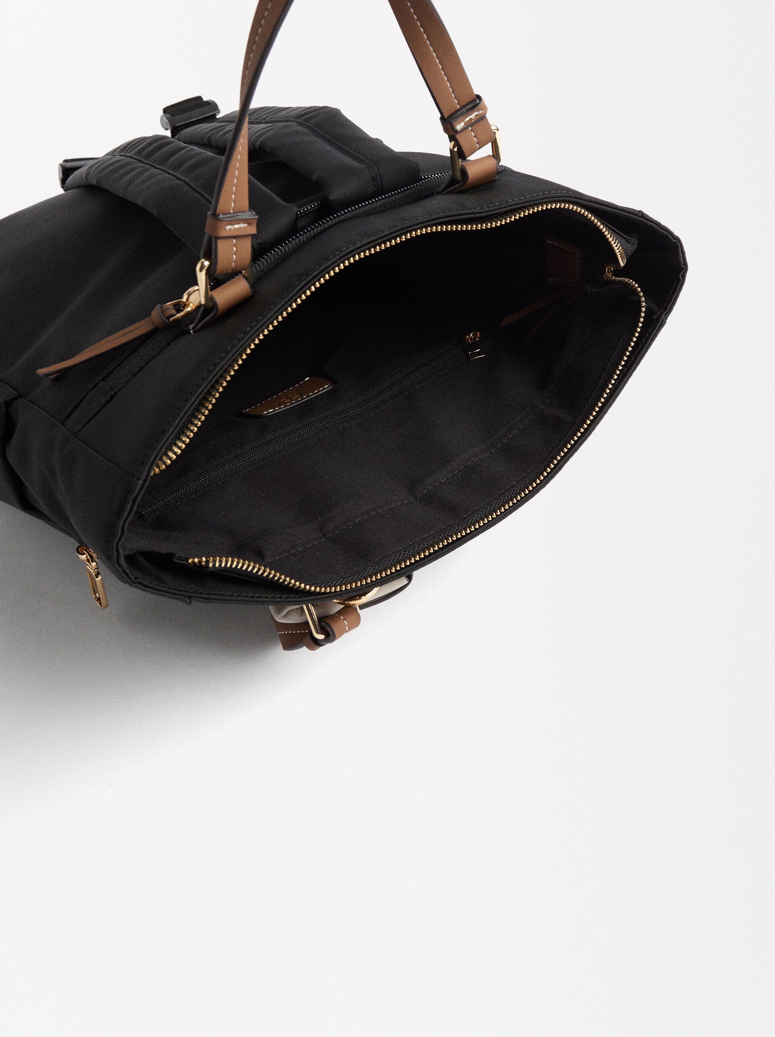 Mochila De Nylon Con Colgante