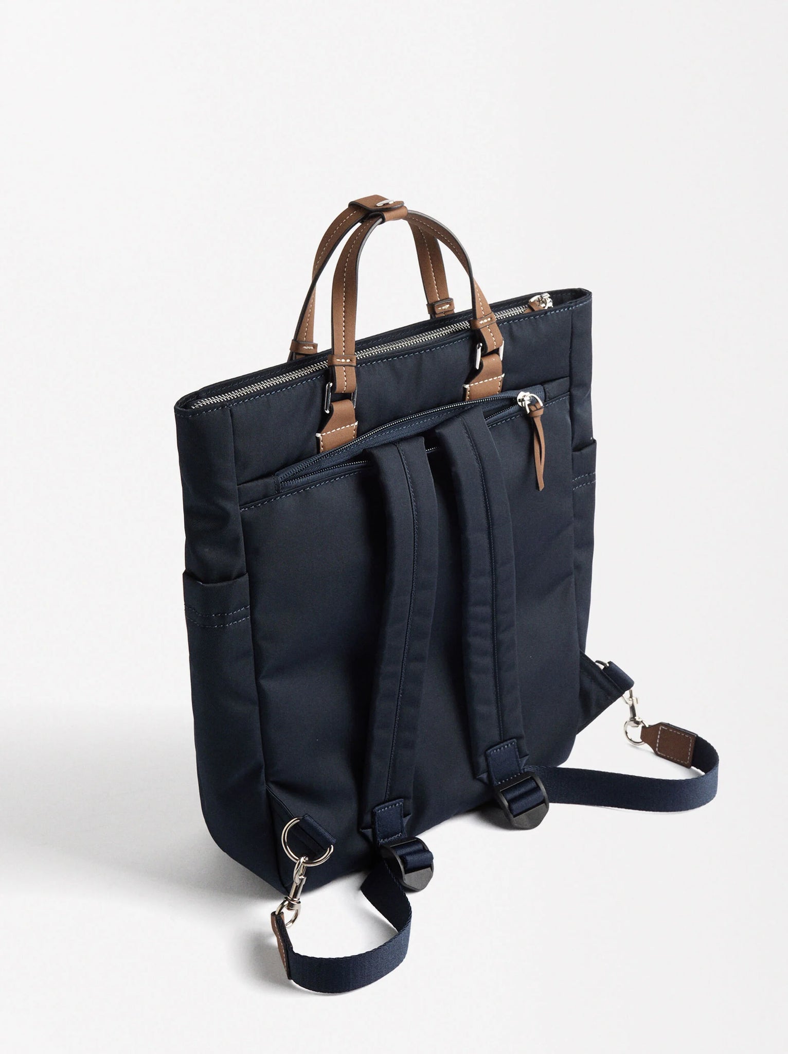 Mochila De Nylon Con Colgante