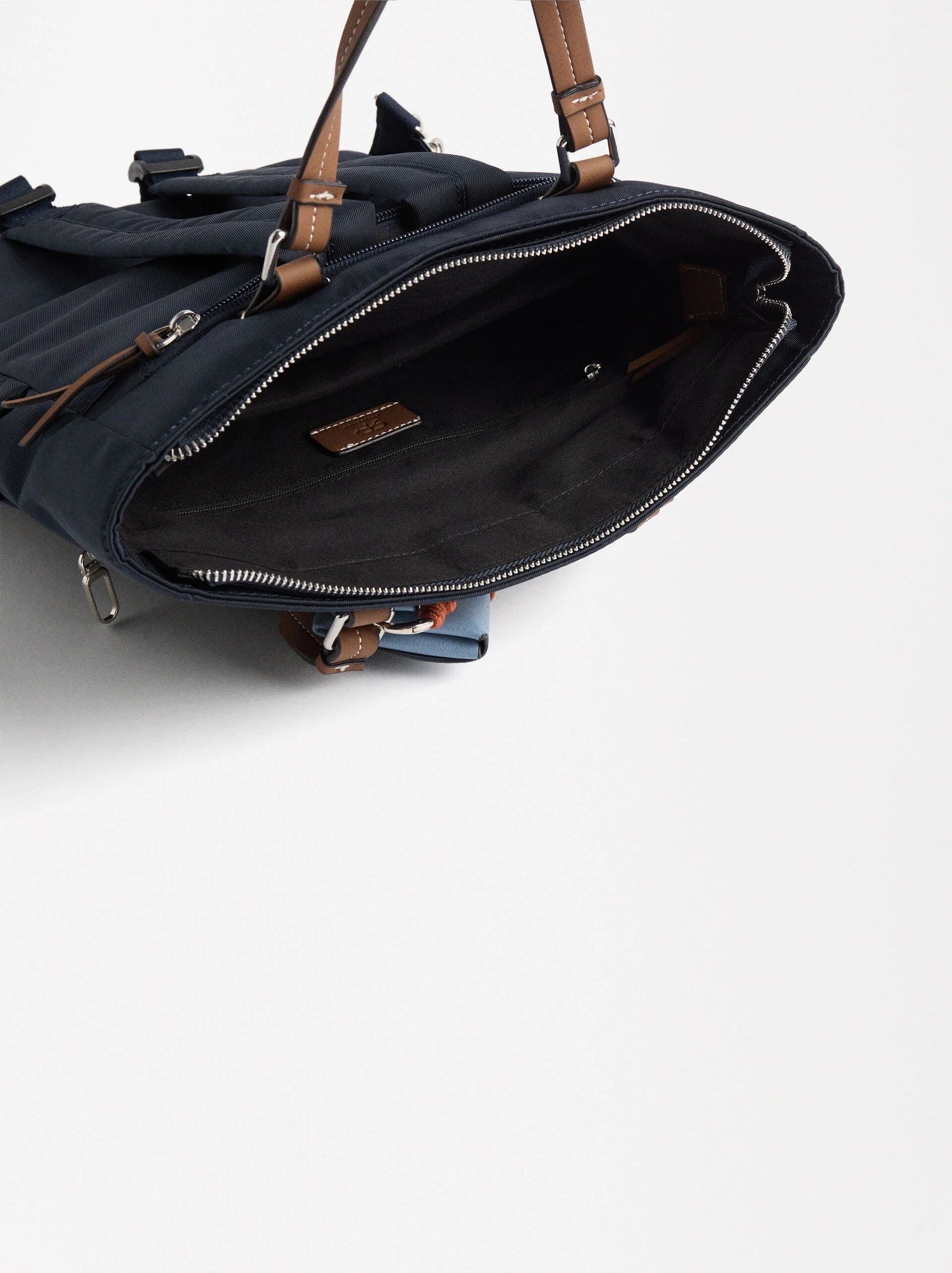 Mochila De Nylon Con Colgante