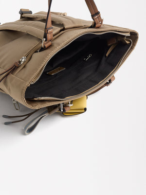 Mochila De Nylon Con Colgante