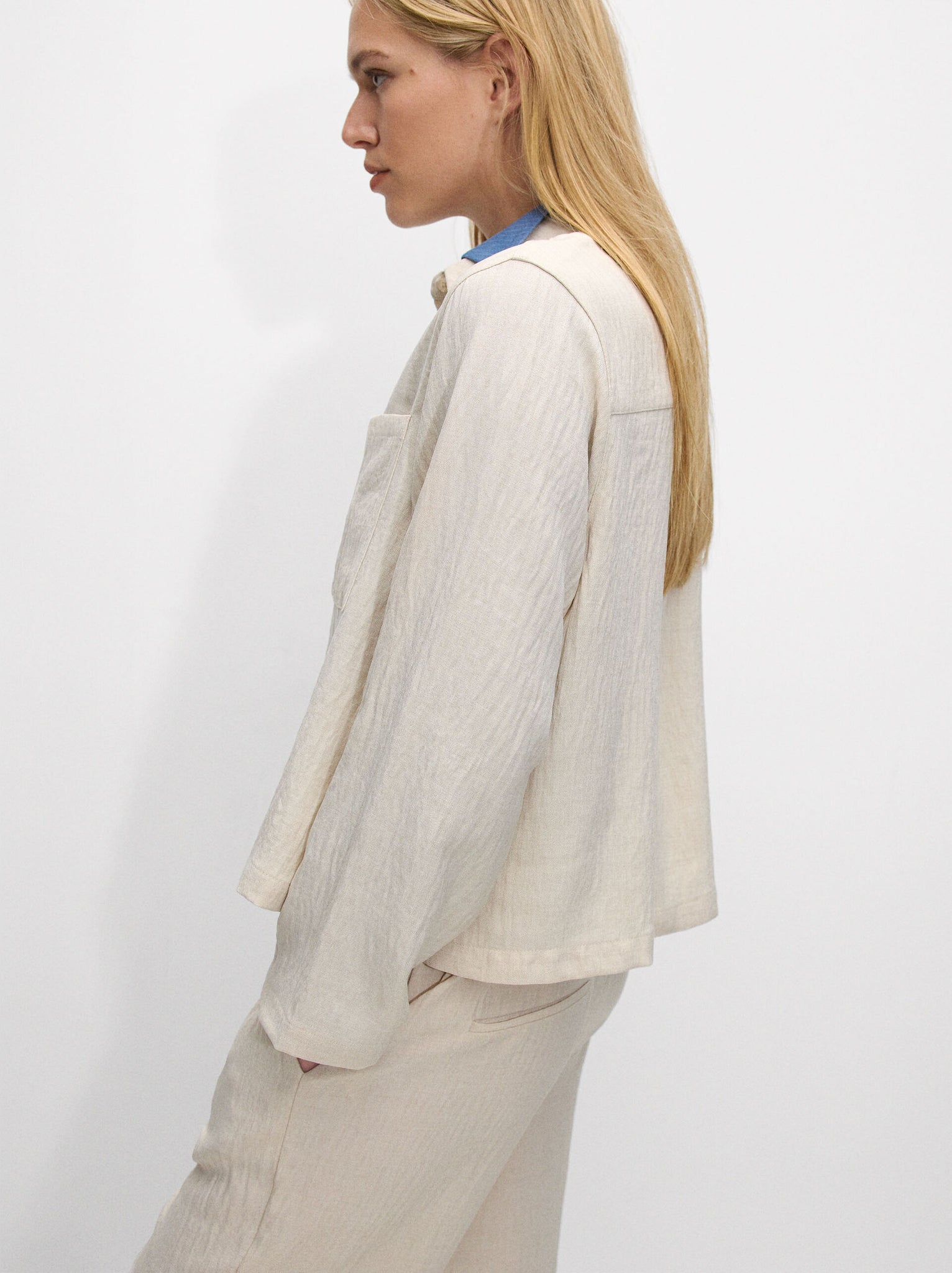 Camisa fluida con efecto arrugado