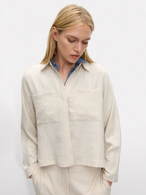 Camisa fluida con efecto arrugado
