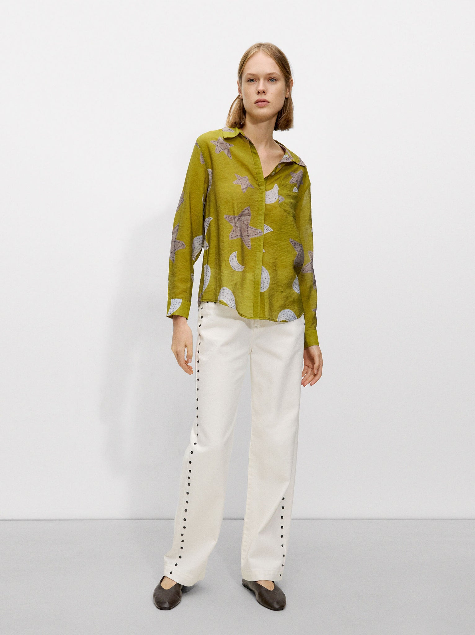 Camisa Estampada Con Lunas Y Estrellas