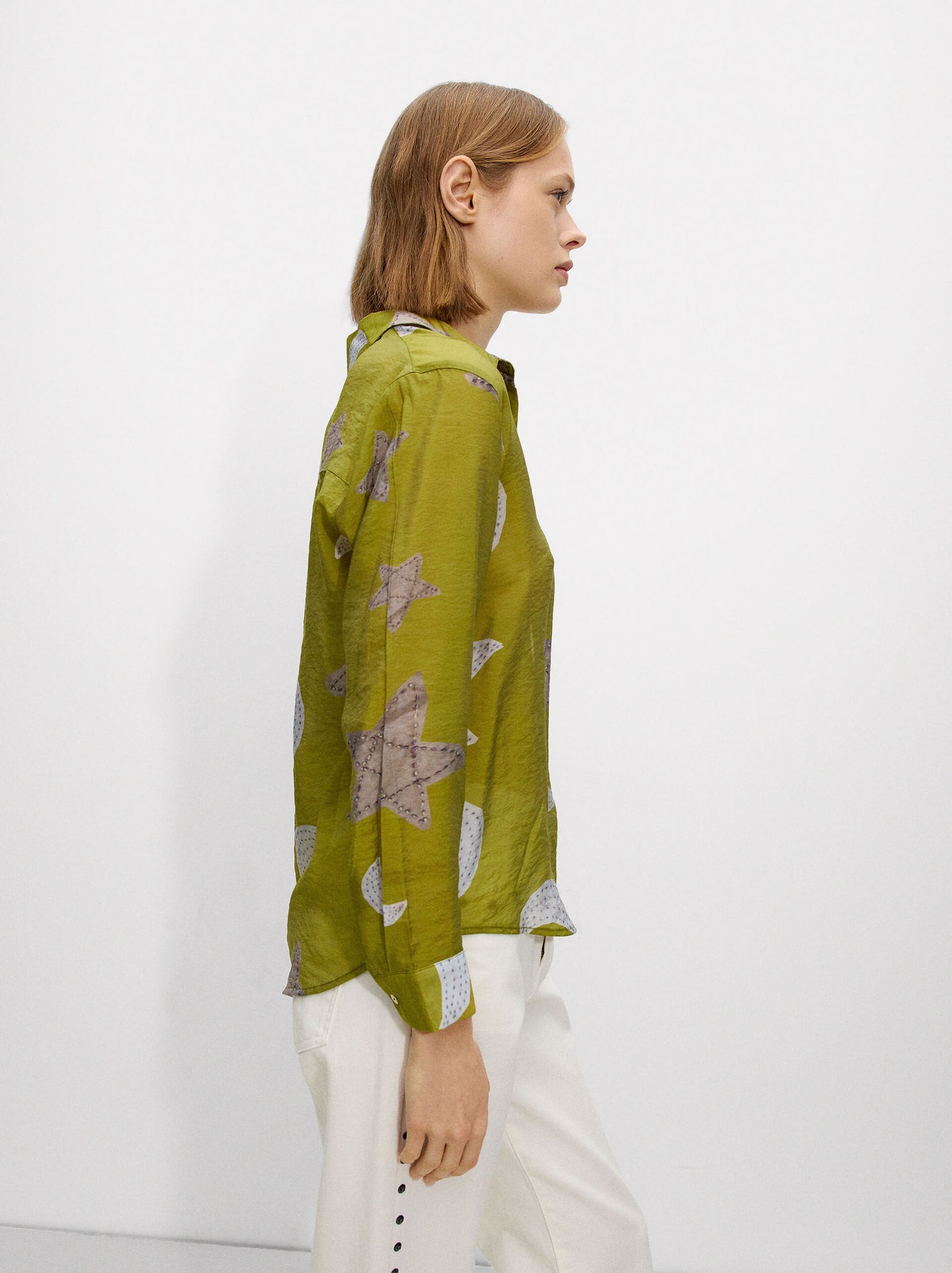 Camisa Estampada Con Lunas Y Estrellas