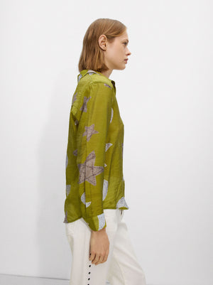 Camisa Estampada Con Lunas Y Estrellas
