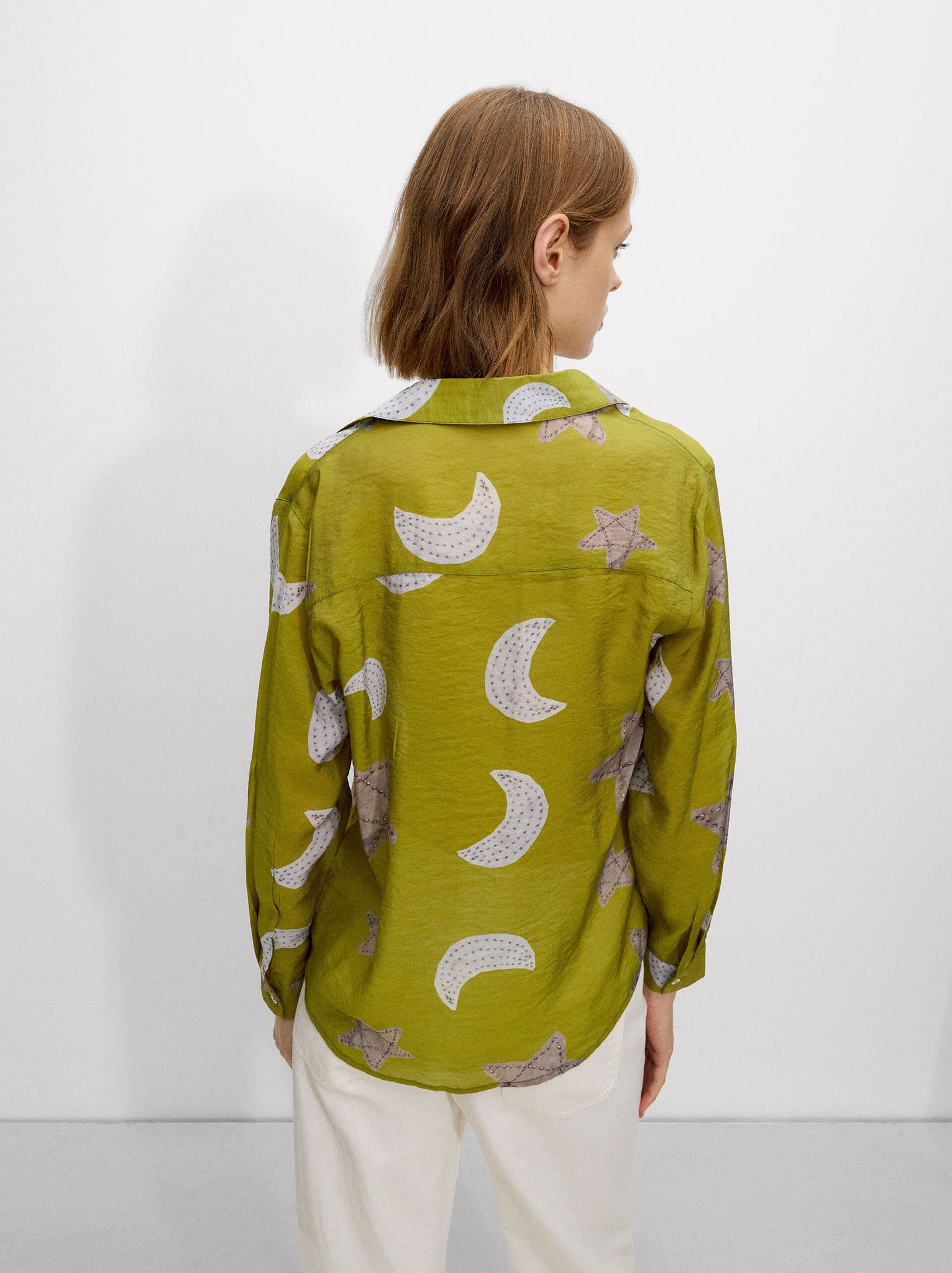 Camisa Estampada Con Lunas Y Estrellas