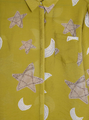 Camisa Estampada Con Lunas Y Estrellas