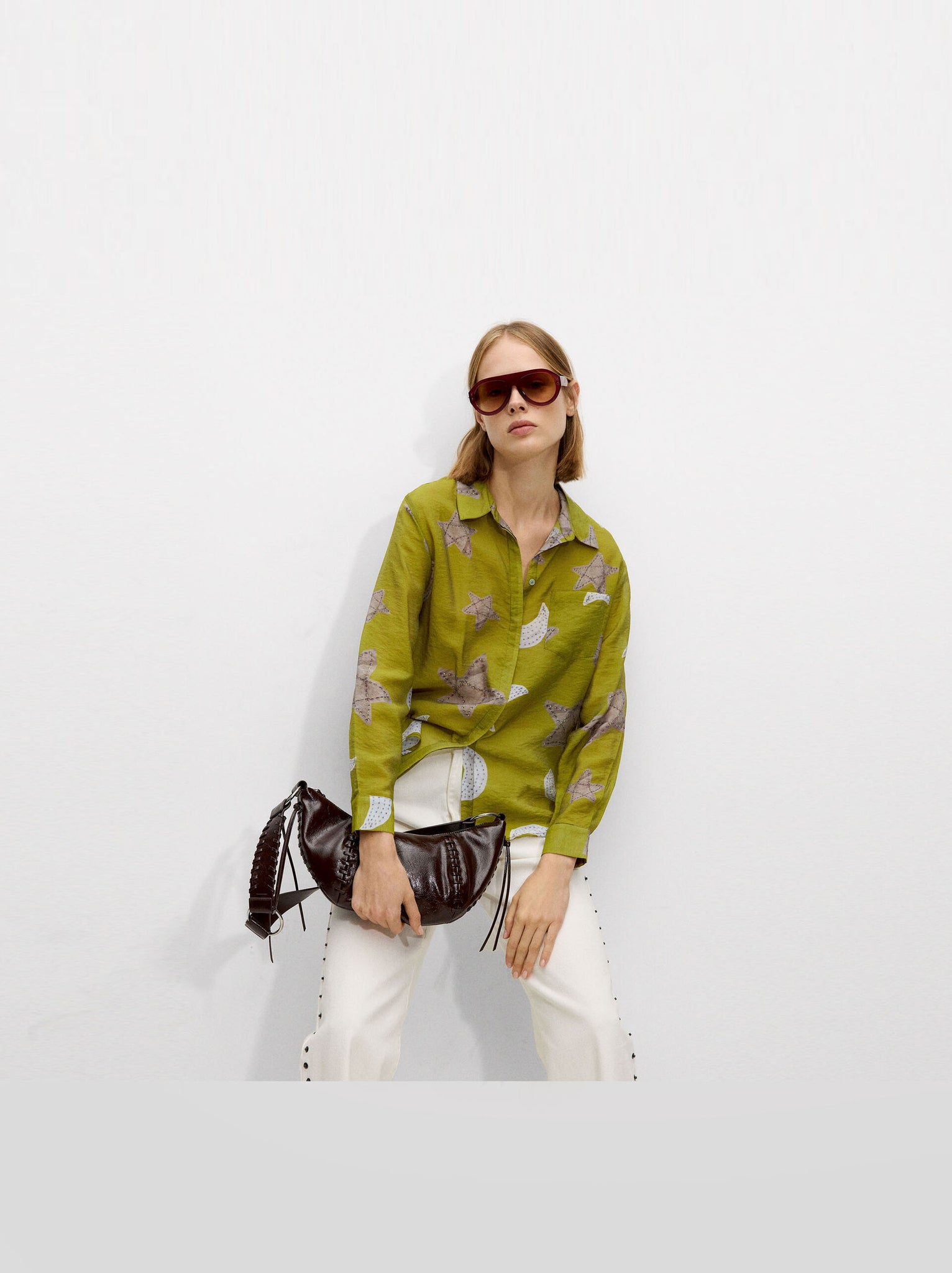 Camisa Estampada Con Lunas Y Estrellas
