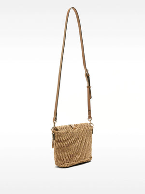 Bolso bandolera efecto rafia con solapa