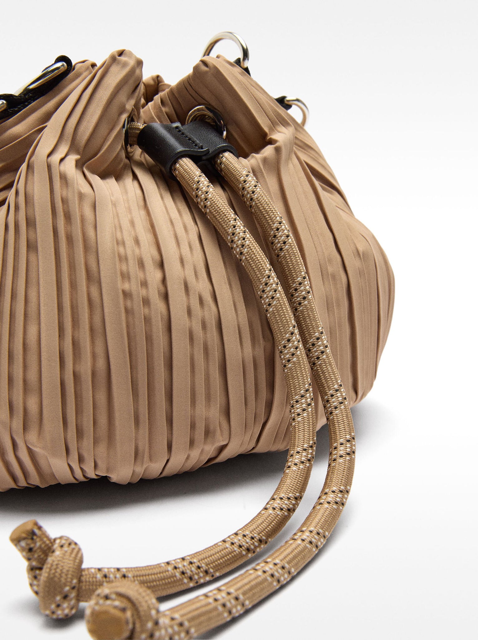 Bolso bucket efecto ante