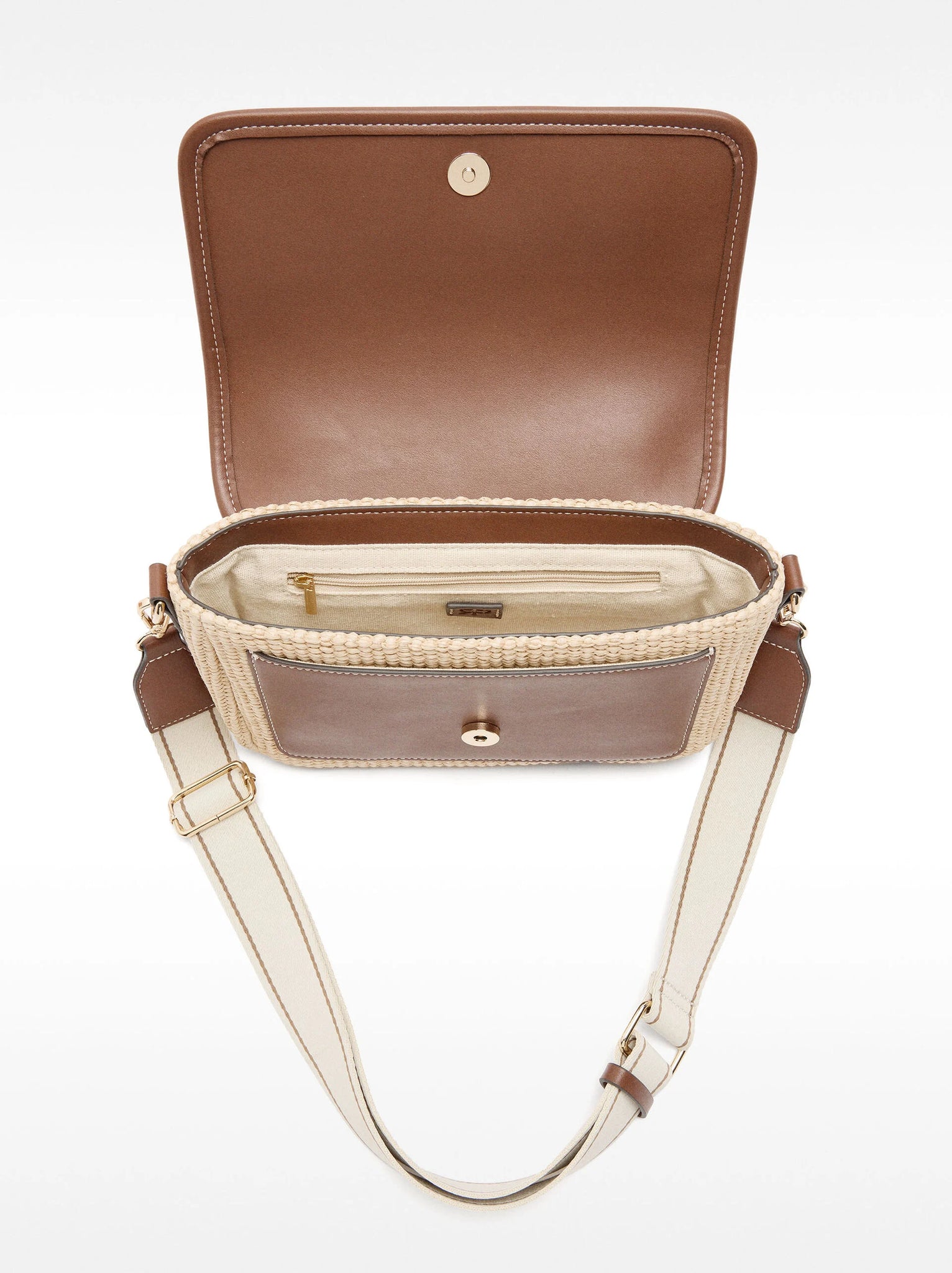 Bolso bandolera efecto rafia con solapa