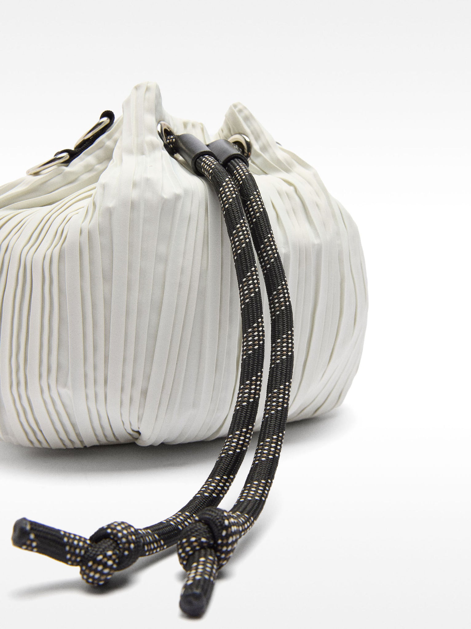 Bolso bucket plisado