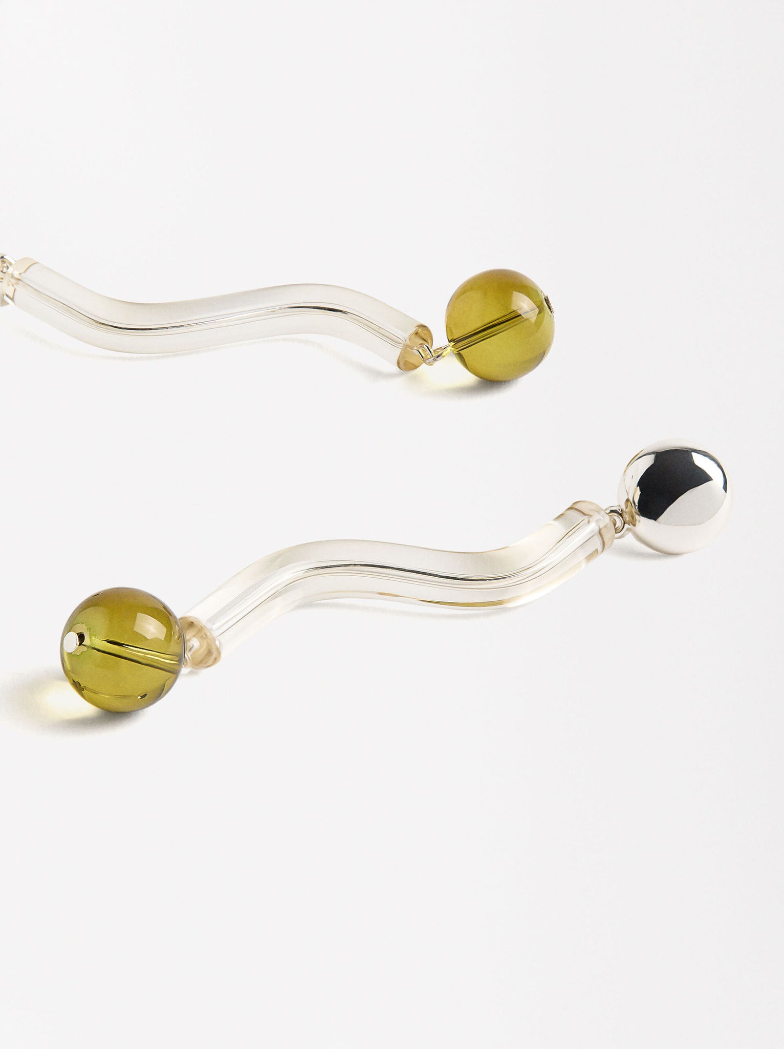 Pendientes onda transparentes