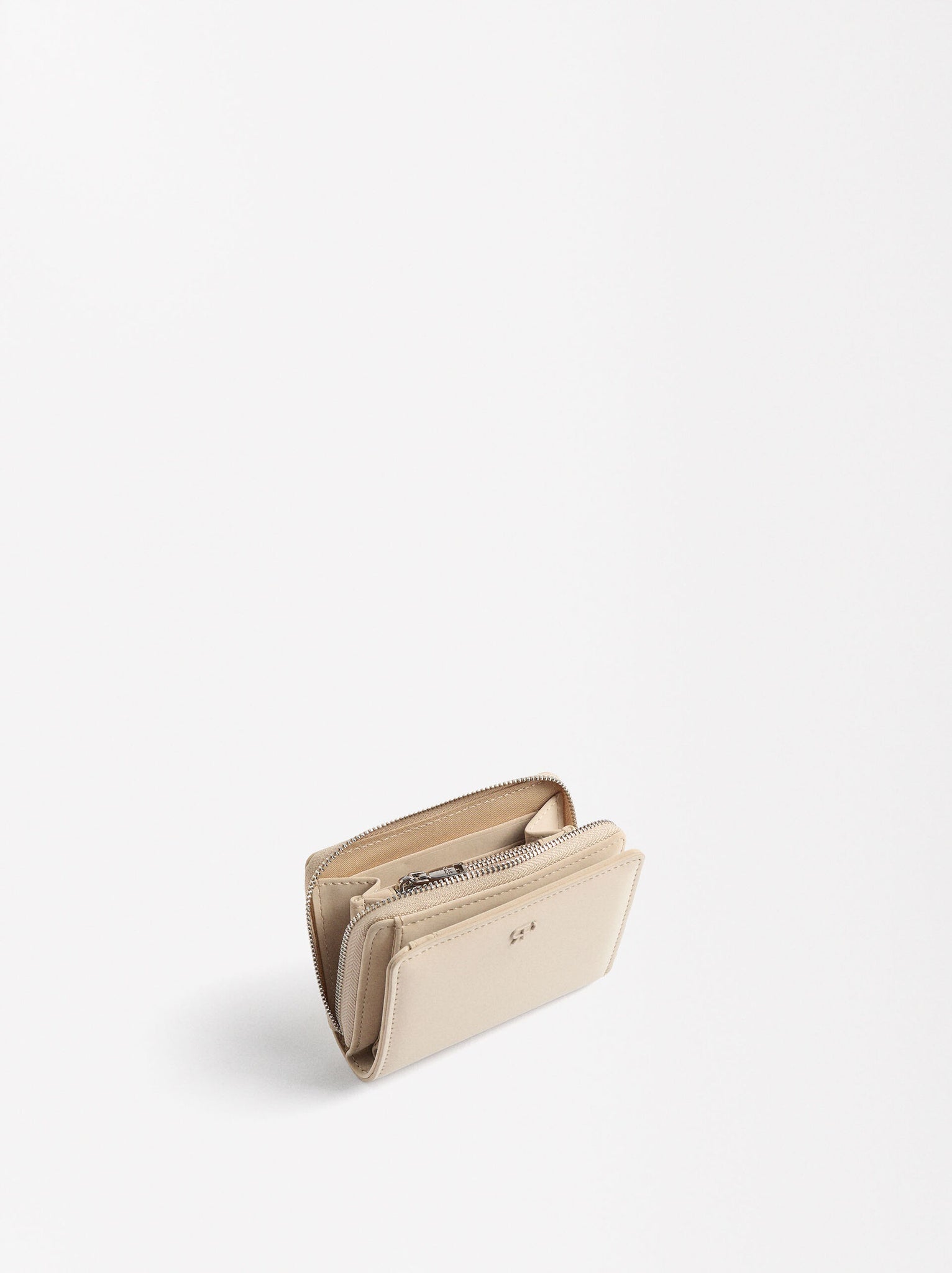 Cartera con textura aveludada