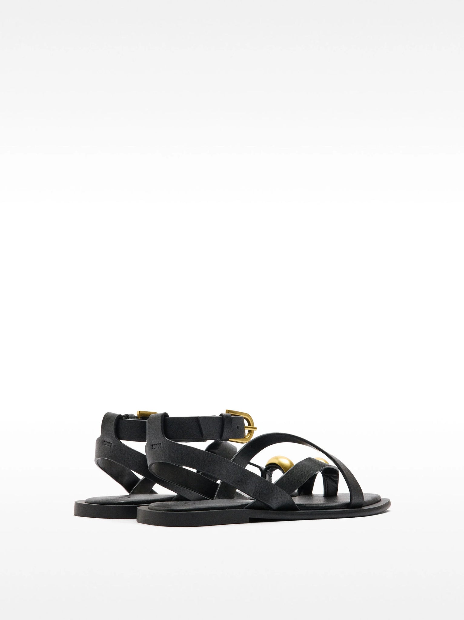 Sandalias de piel con tiras detalle metálico