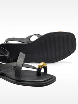 Sandalias de piel con tiras detalle metálico