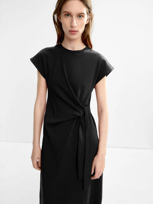 Vestido drapeado con lazo