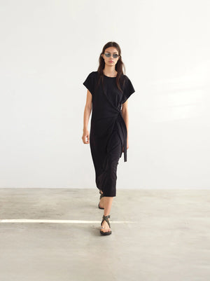 Vestido drapeado con lazo