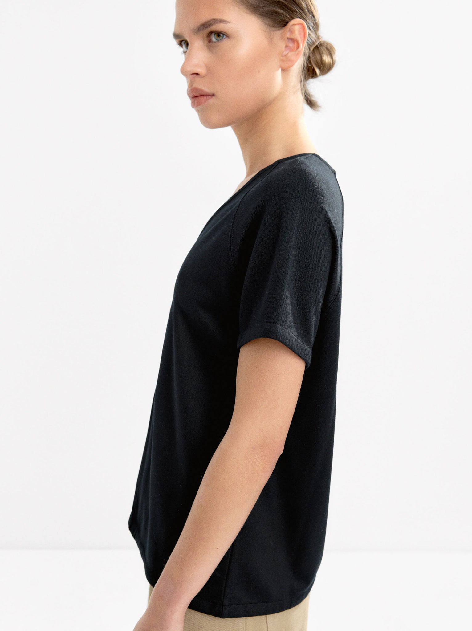 Camiseta básica cuello pico