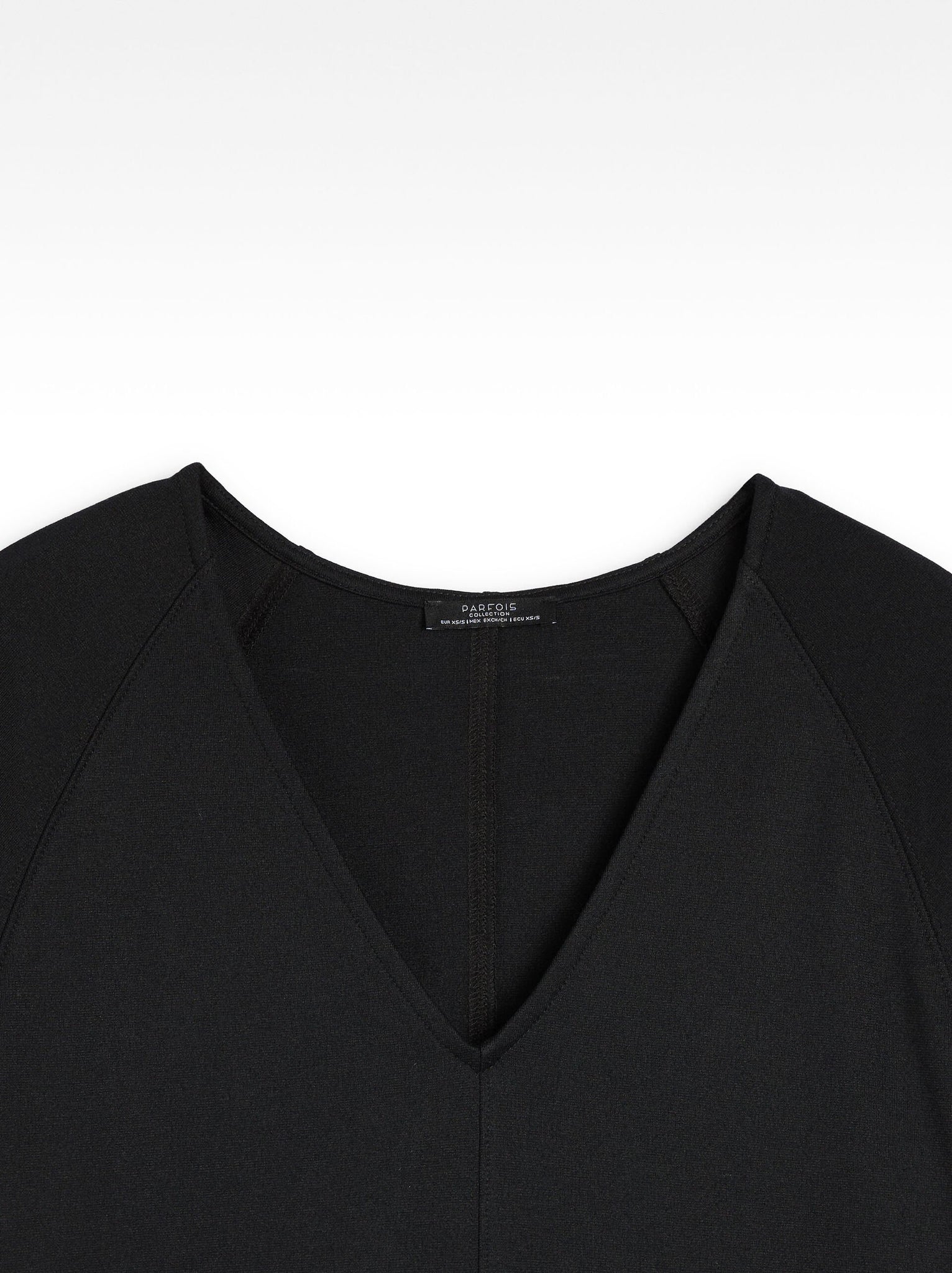 Camiseta básica cuello pico