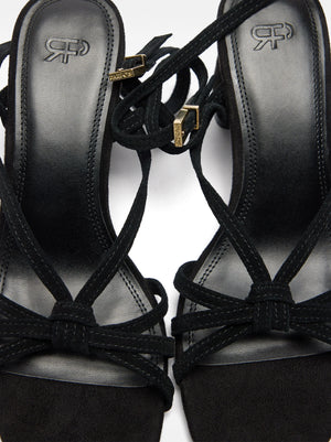 Sandalias de piel con tiras