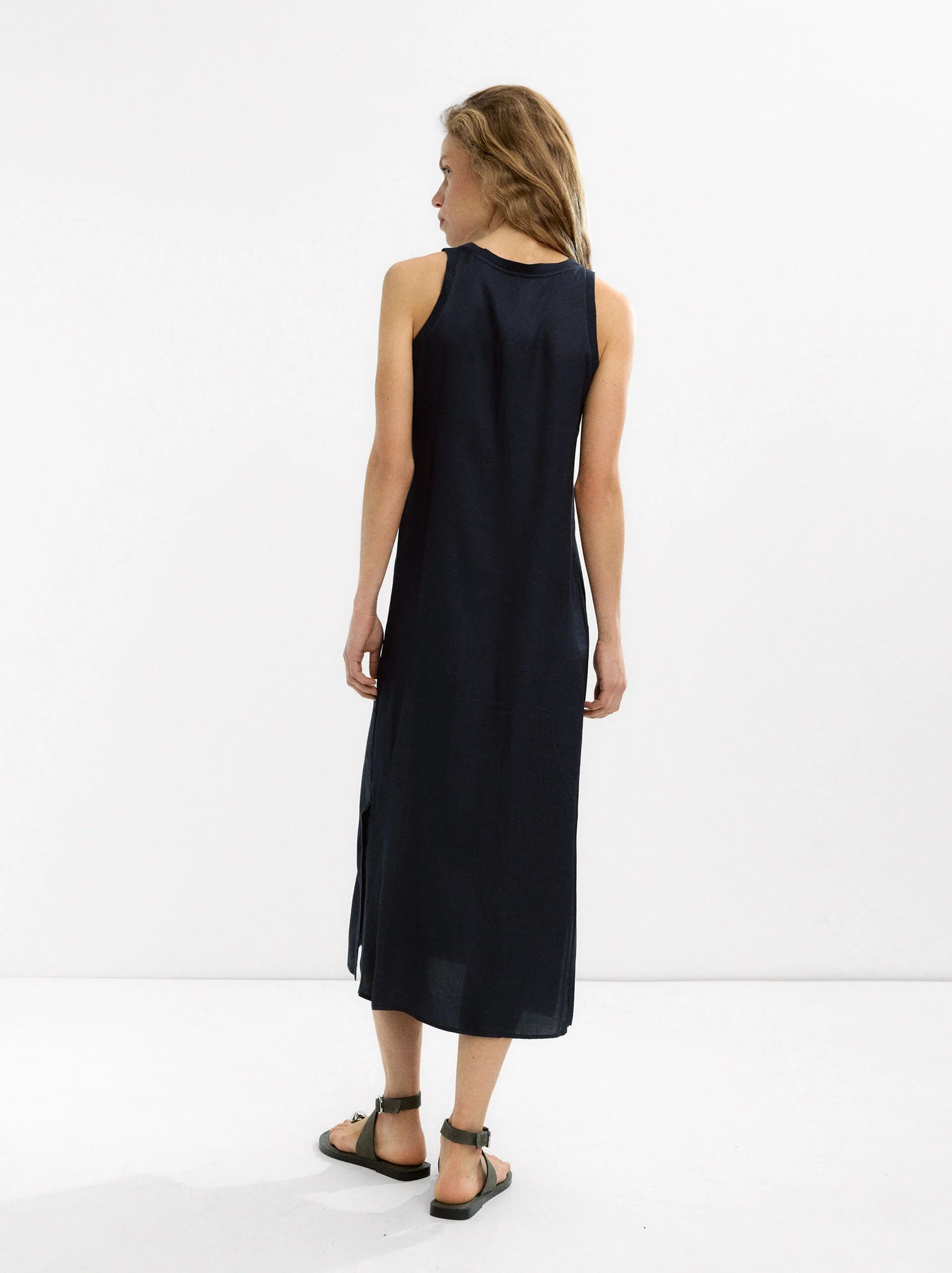 Vestido fluido liso