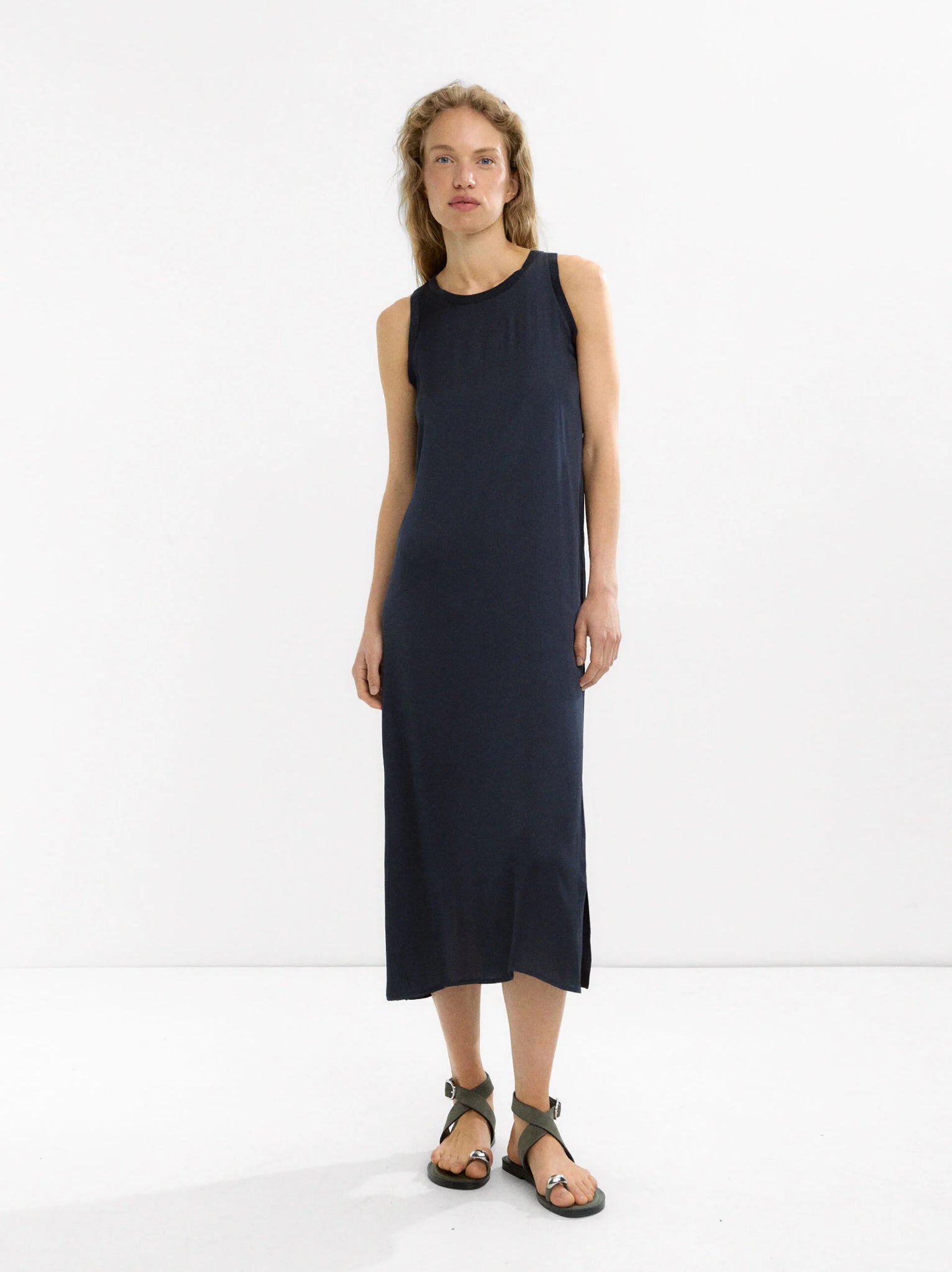 Vestido fluido liso