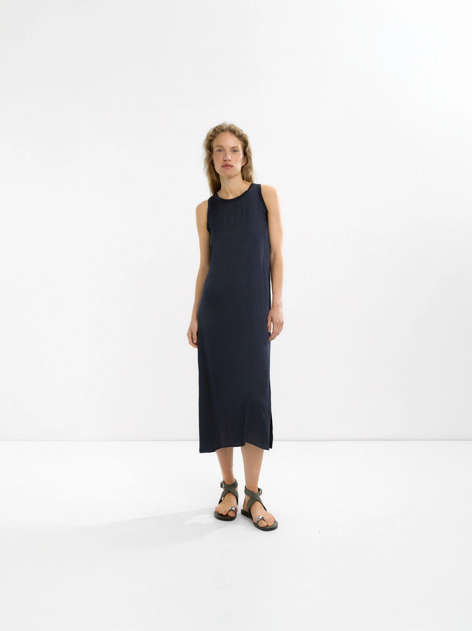 Vestido fluido liso
