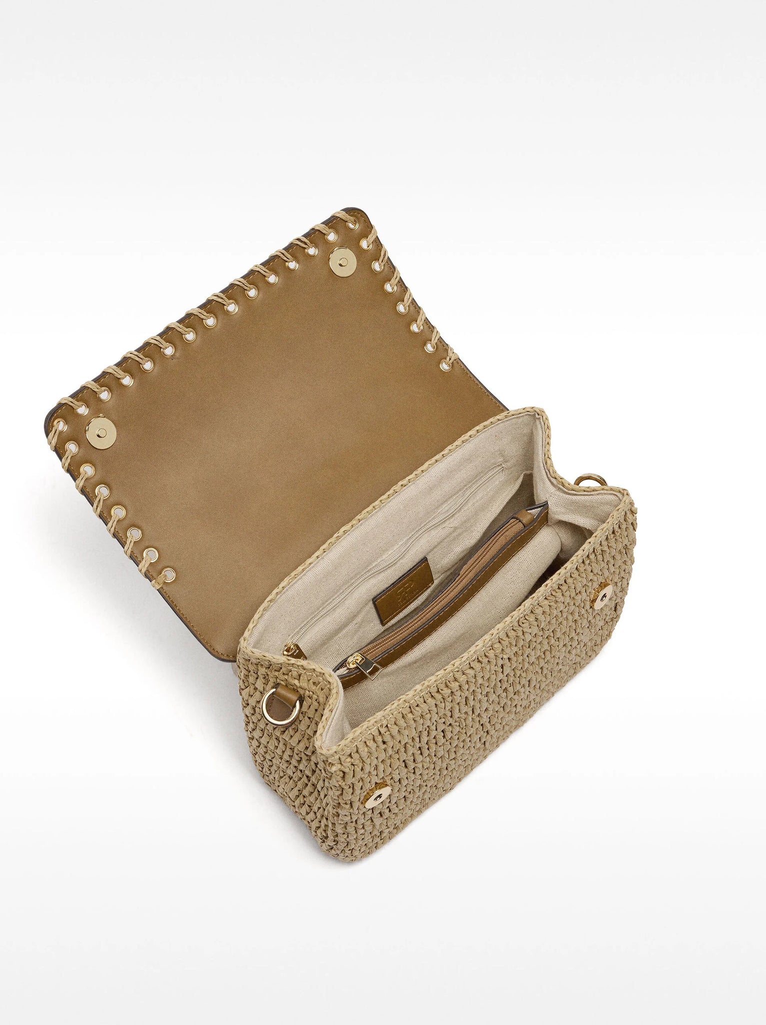 Bolso bandolera de efecto rafia con solapa
