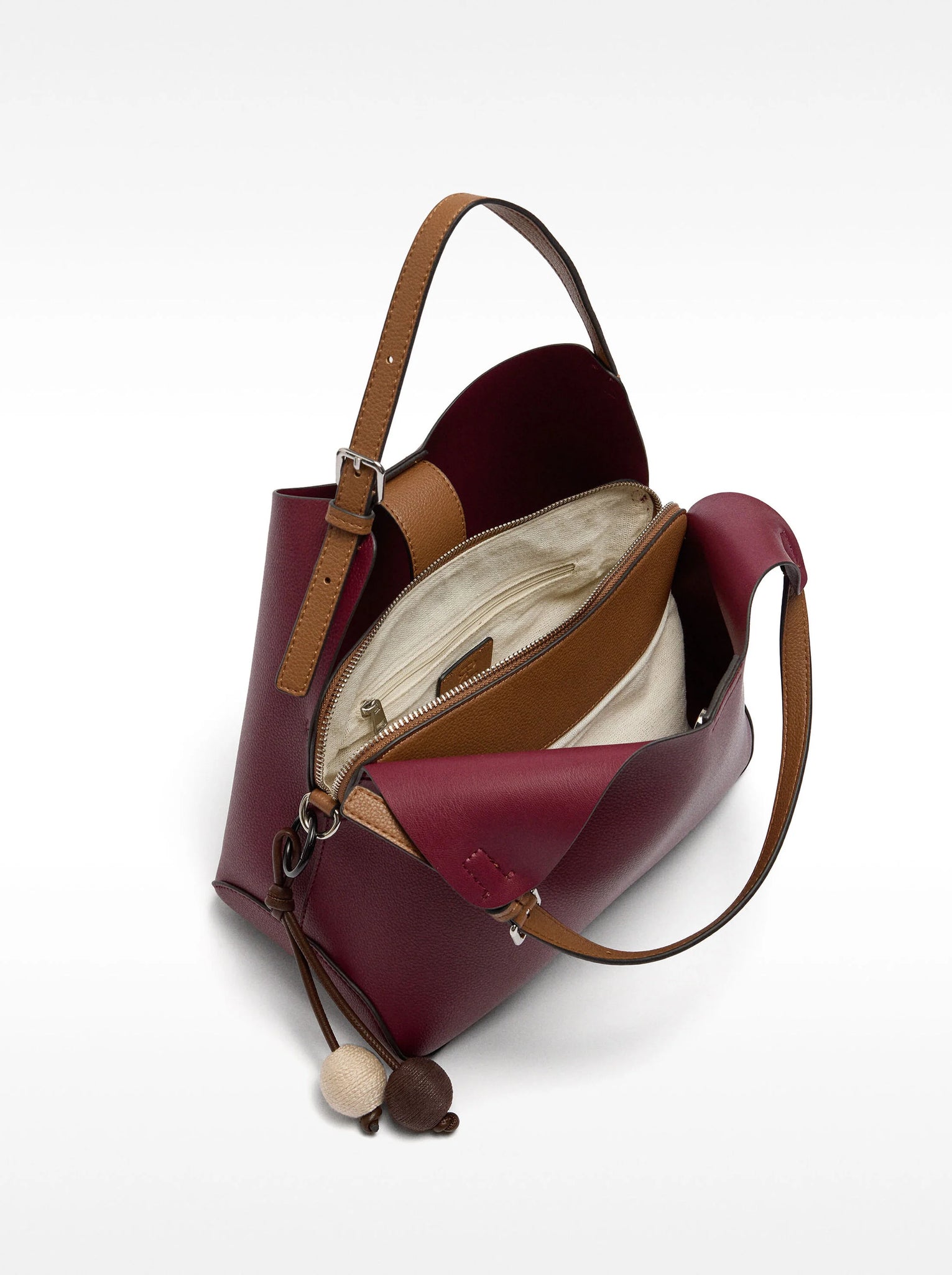 Bolso de mano con colgante