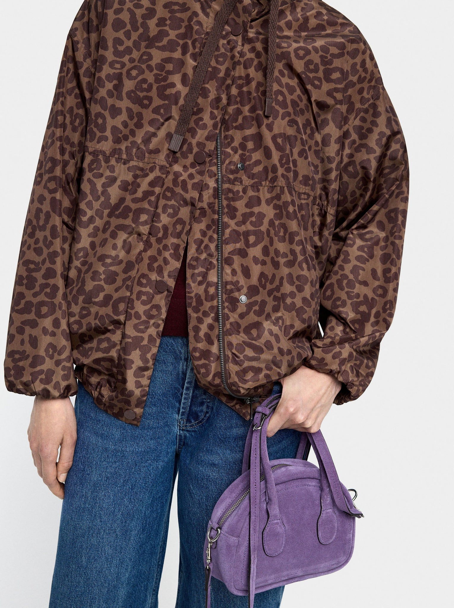 Chubasquero estampado con capucha
