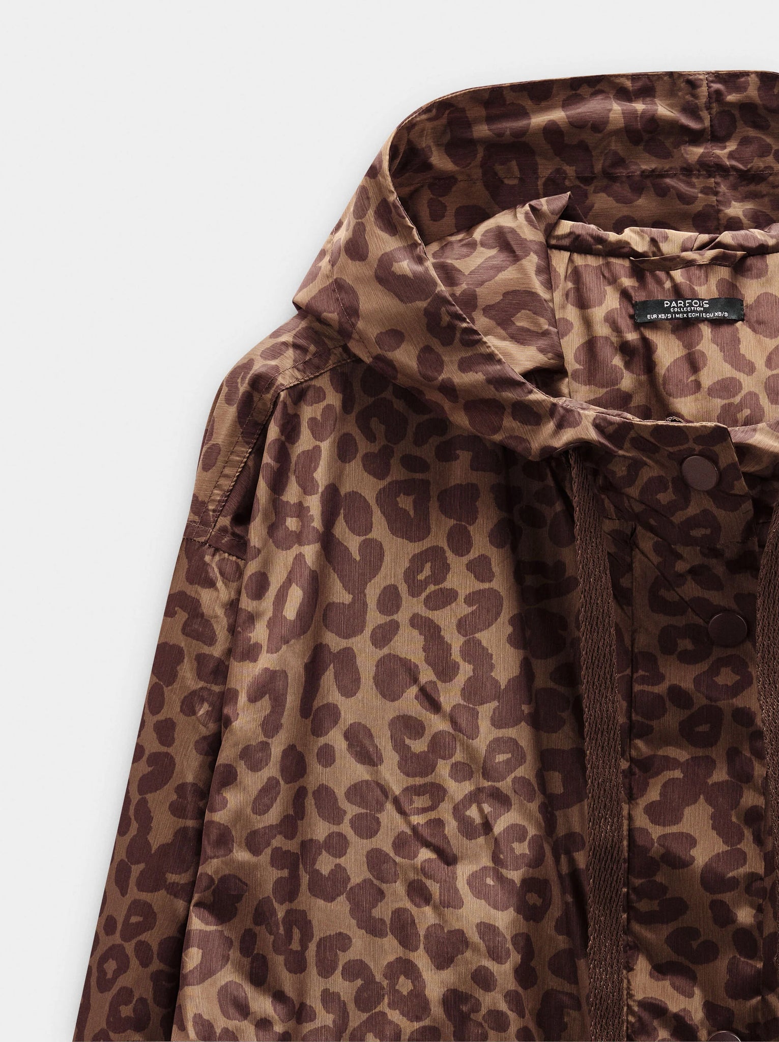Chubasquero estampado con capucha