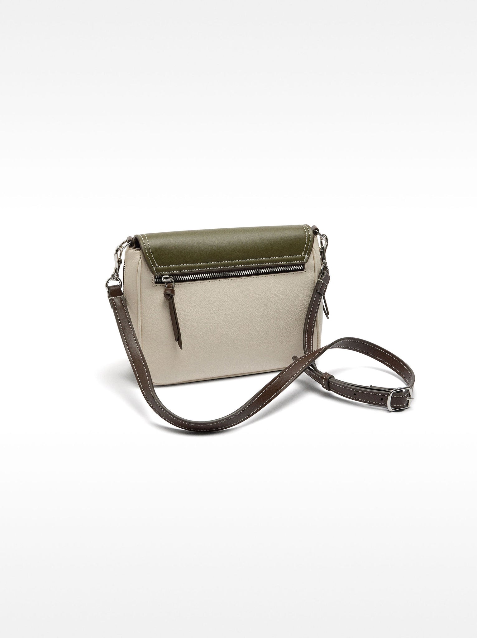Bolso bandolera extensible con solapa