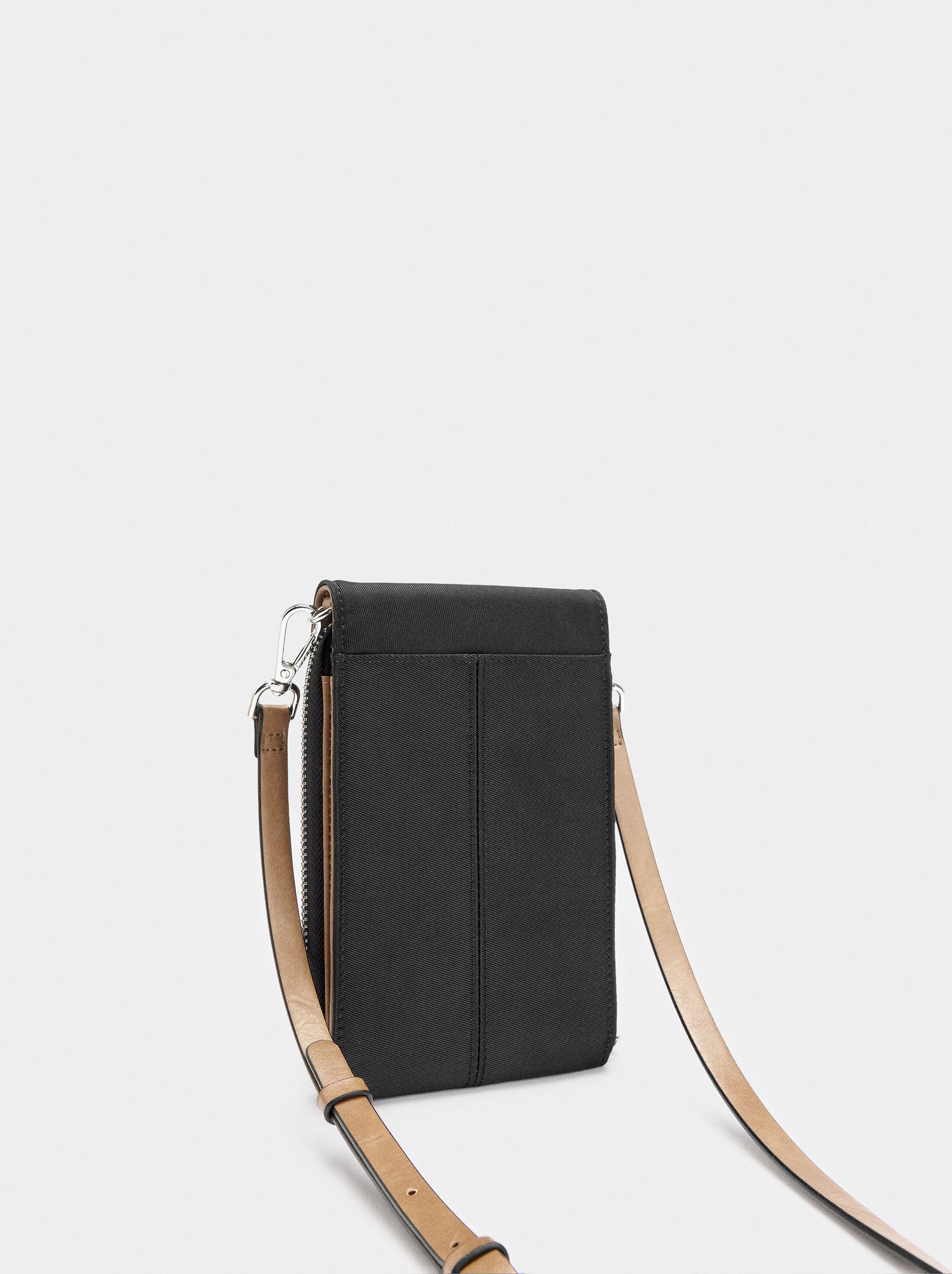 Bolso para móvil efecto nylon