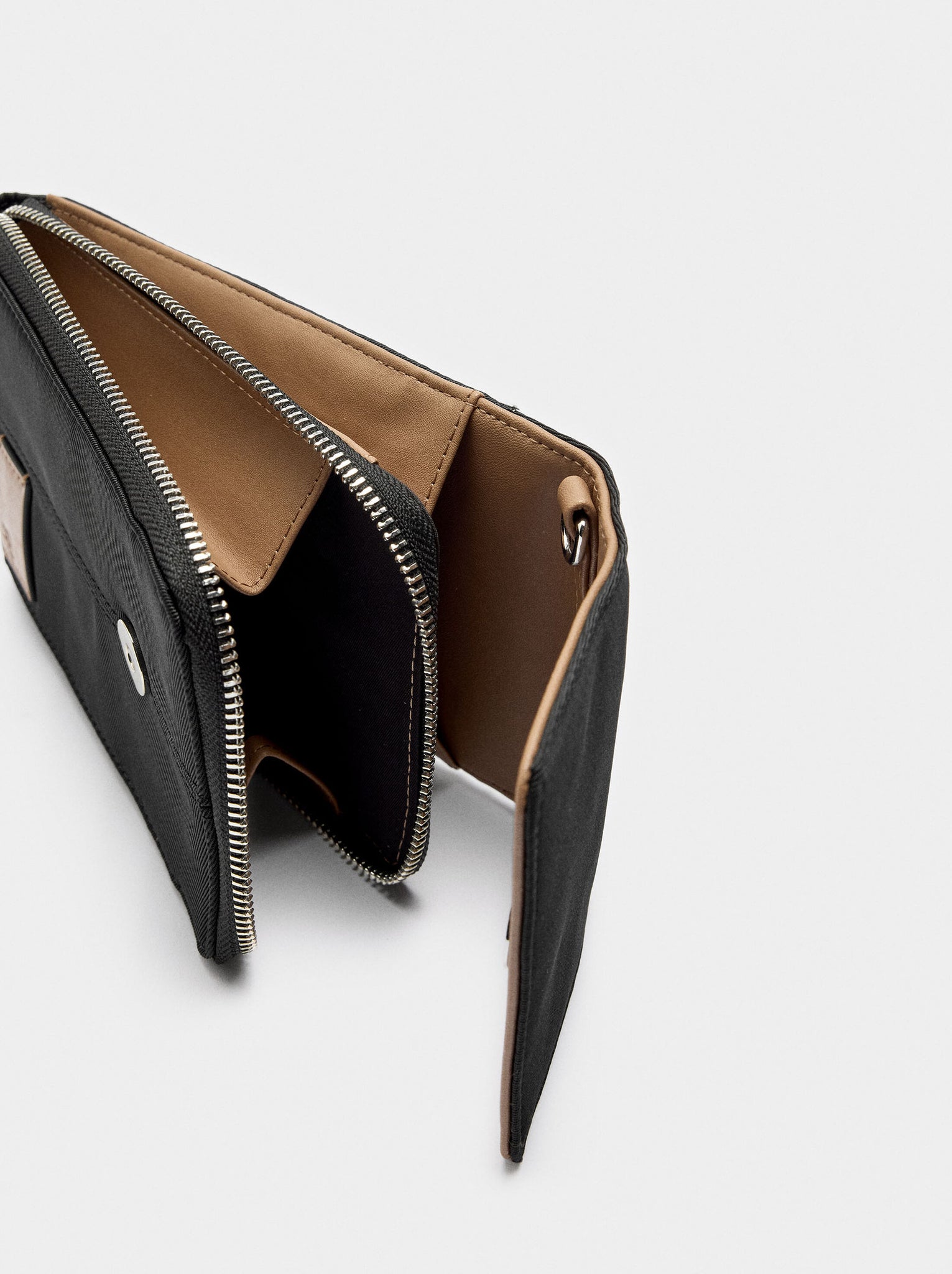 Bolso para móvil efecto nylon