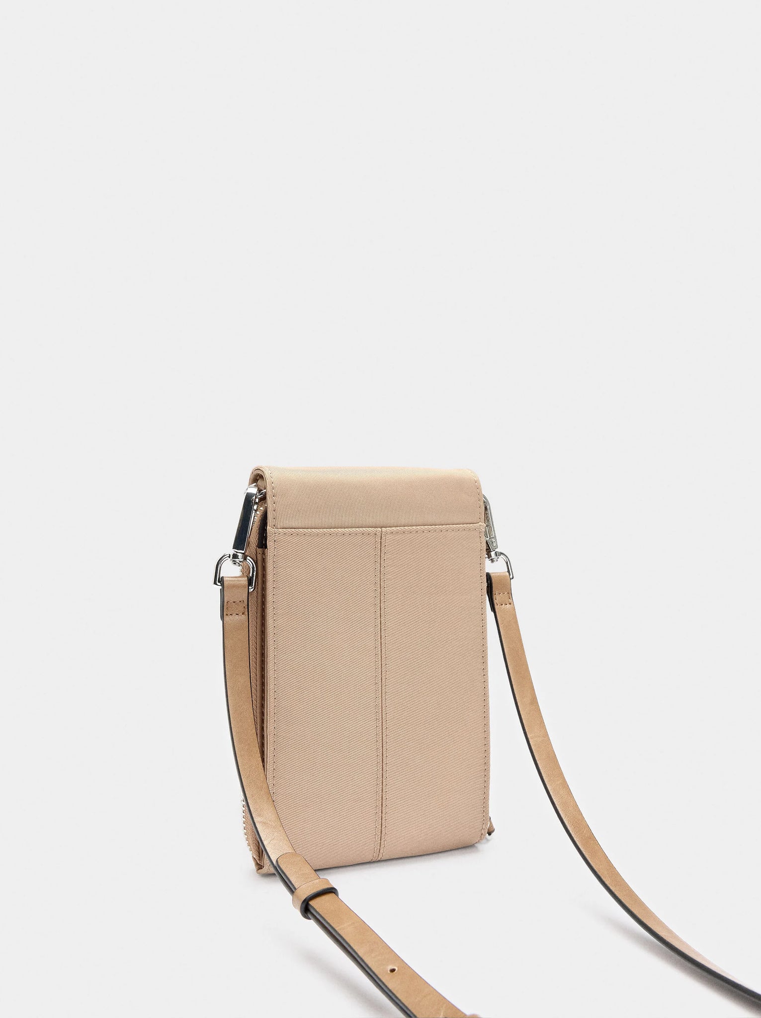 Bolso para móvil efecto nylon