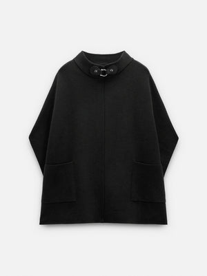 Poncho de punto con cuello alto
