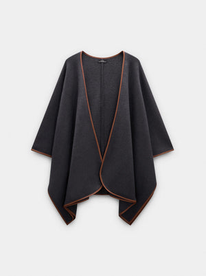 Poncho de punto con detalle de costura