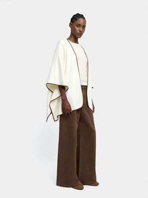 Poncho de punto con detalle de costura