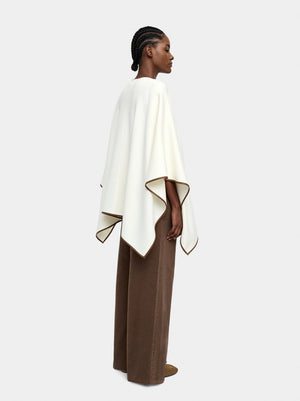 Poncho de punto con detalle de costura