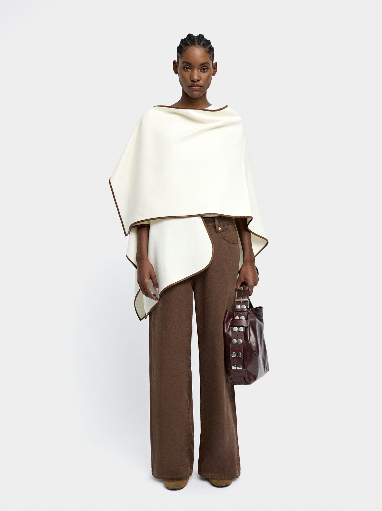 Poncho de punto con detalle de costura