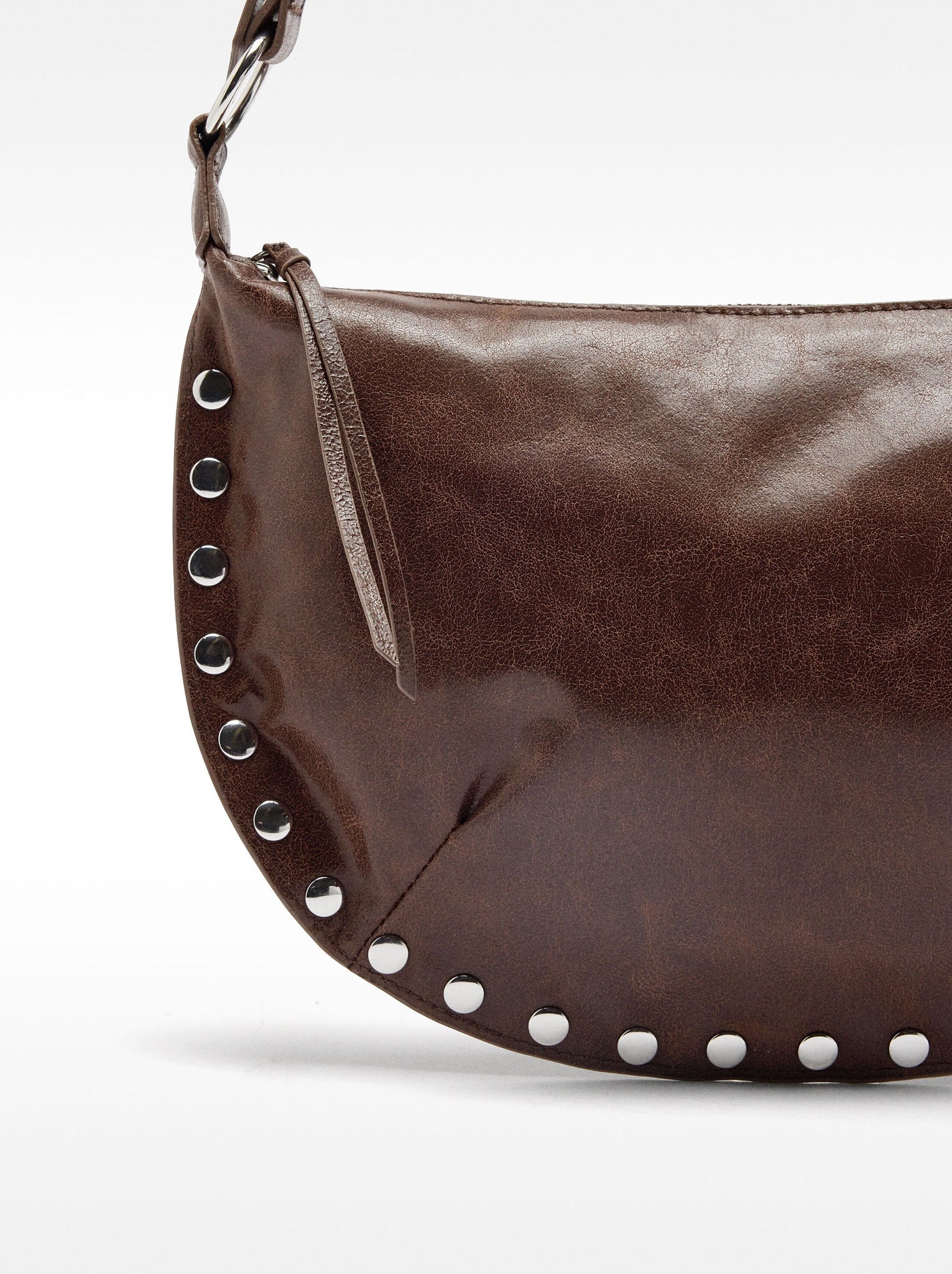 Bolso de hombro con tachuelas