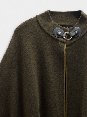 Poncho de punto con detalle de costura
