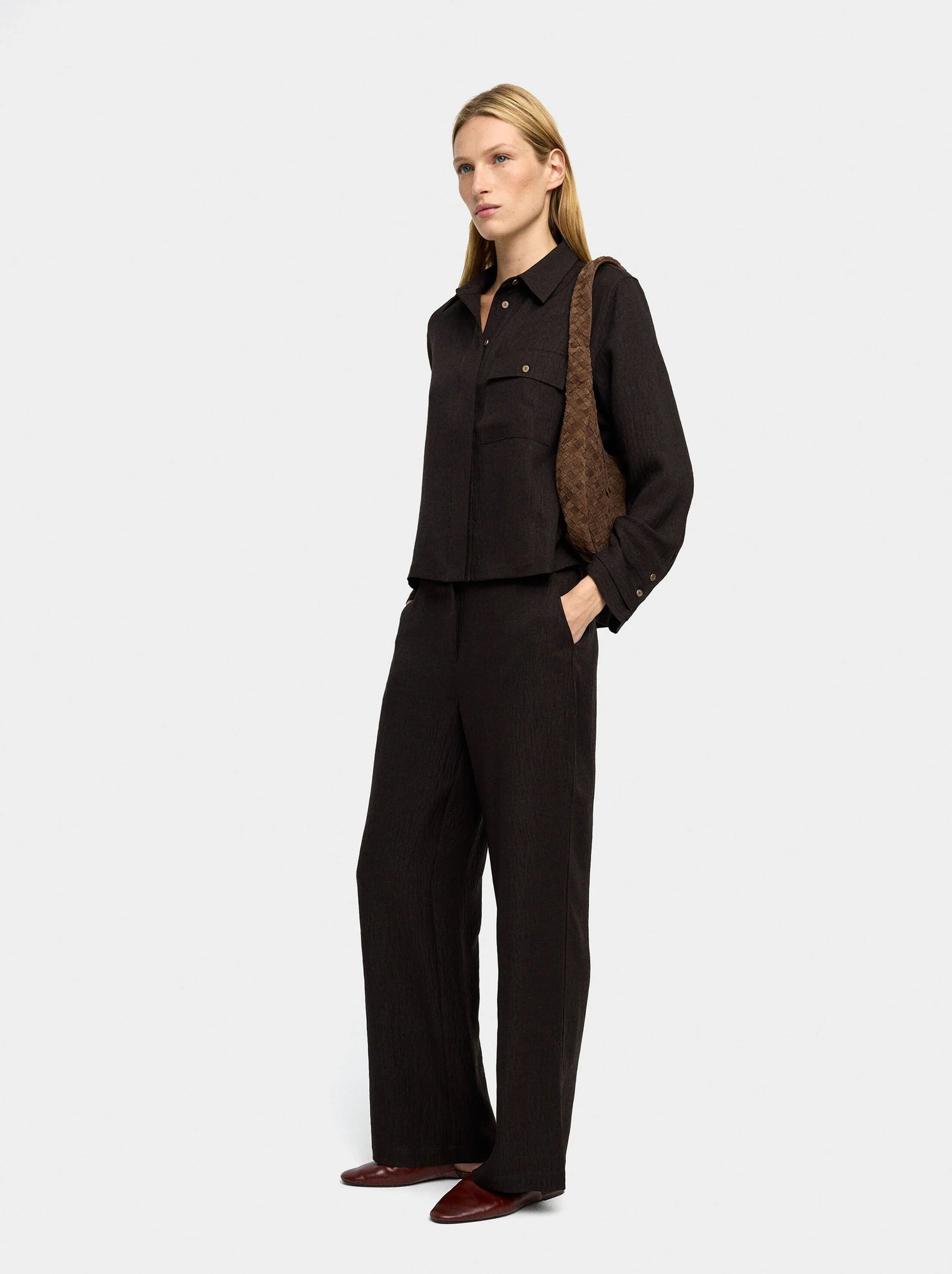 Camisa fluida con efecto arrugado