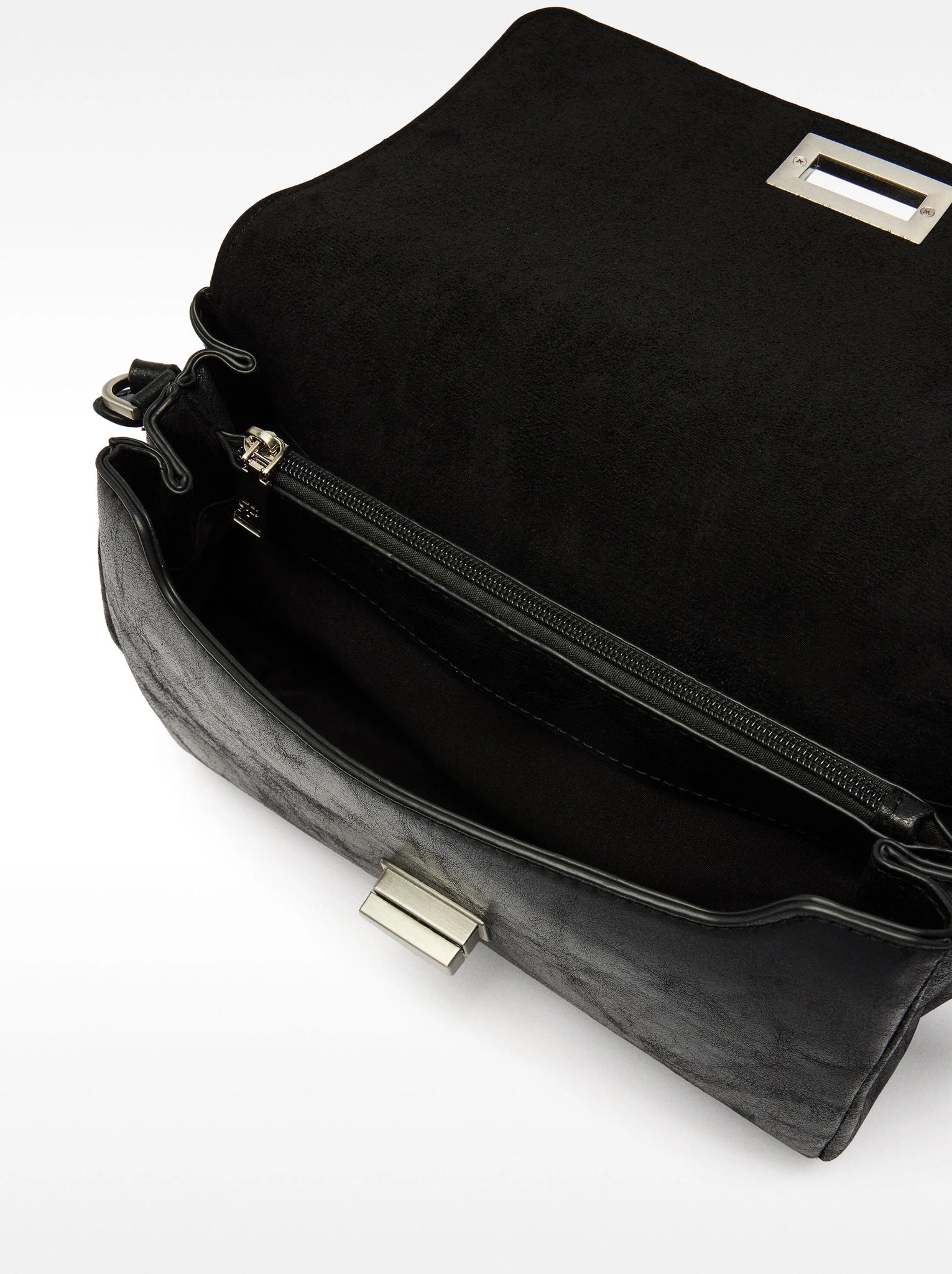 Bolso bandolera con solapa